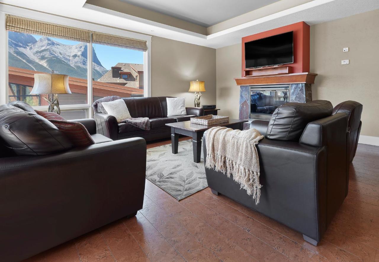 Sunset Ridge - Luxurious Corner Condo - Spectacular Mt Views With Open Pool! Canmore Exteriér fotografie