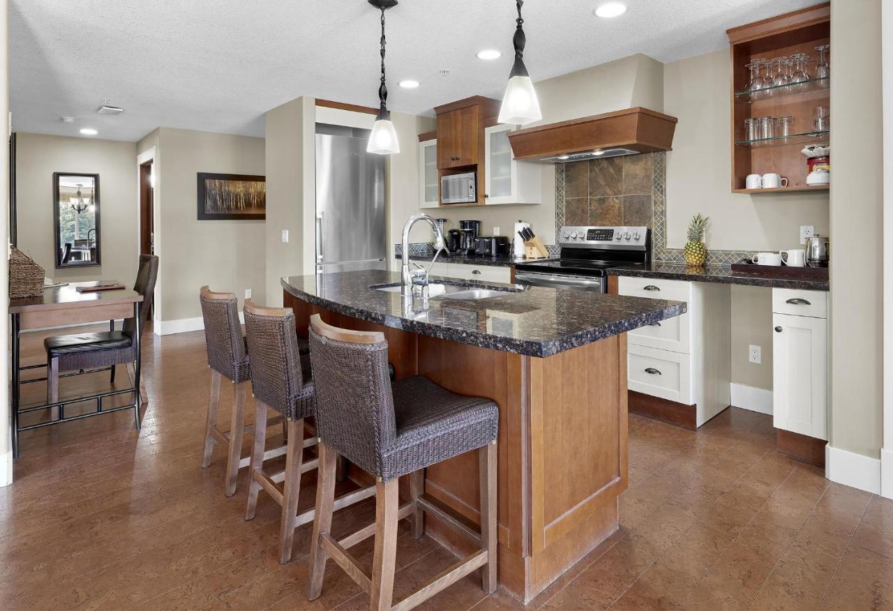 Sunset Ridge - Luxurious Corner Condo - Spectacular Mt Views With Open Pool! Canmore Exteriér fotografie