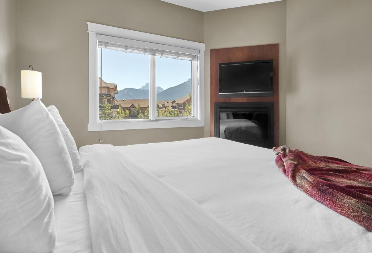 Sunset Ridge - Luxurious Corner Condo - Spectacular Mt Views With Open Pool! Canmore Exteriér fotografie