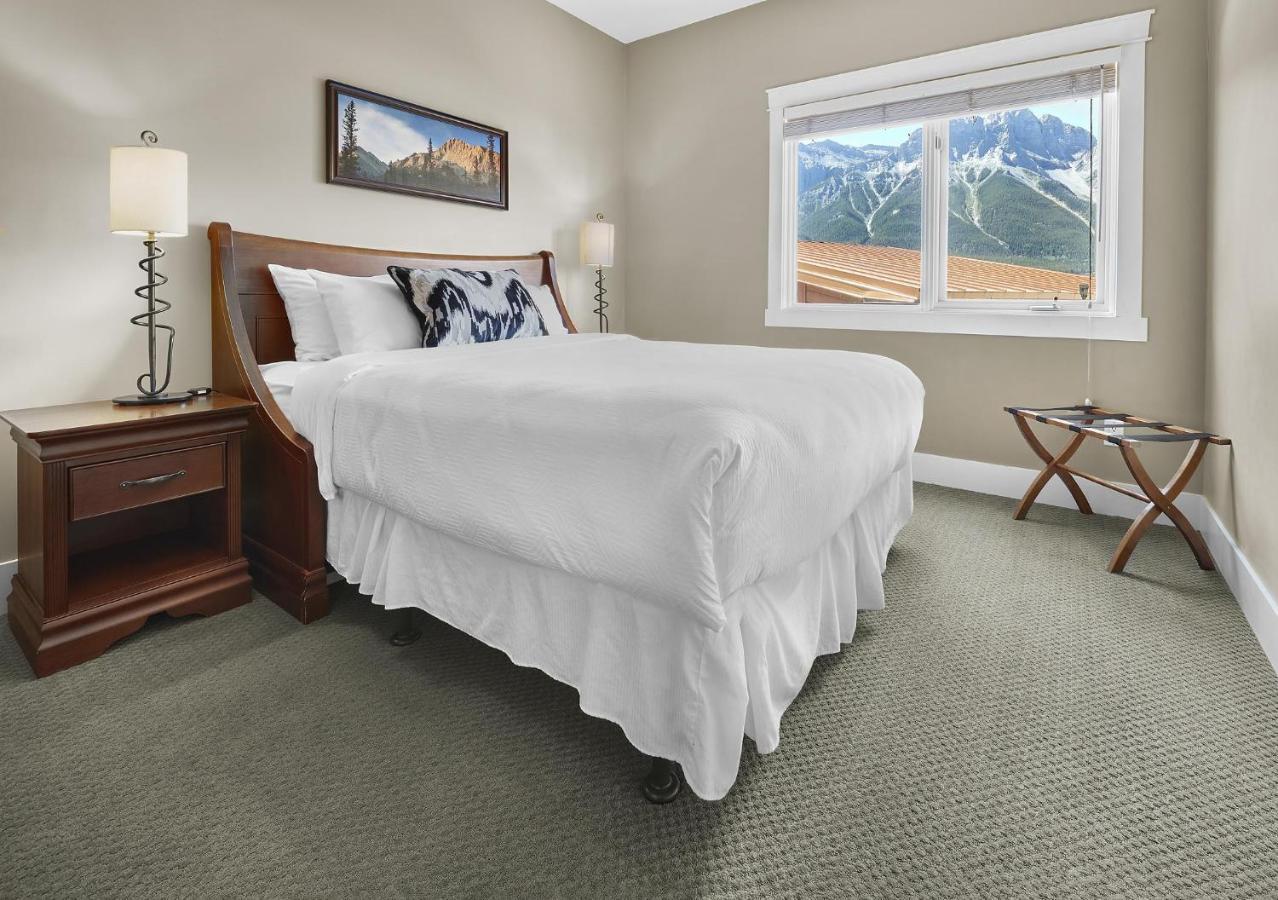 Sunset Ridge - Luxurious Corner Condo - Spectacular Mt Views With Open Pool! Canmore Exteriér fotografie