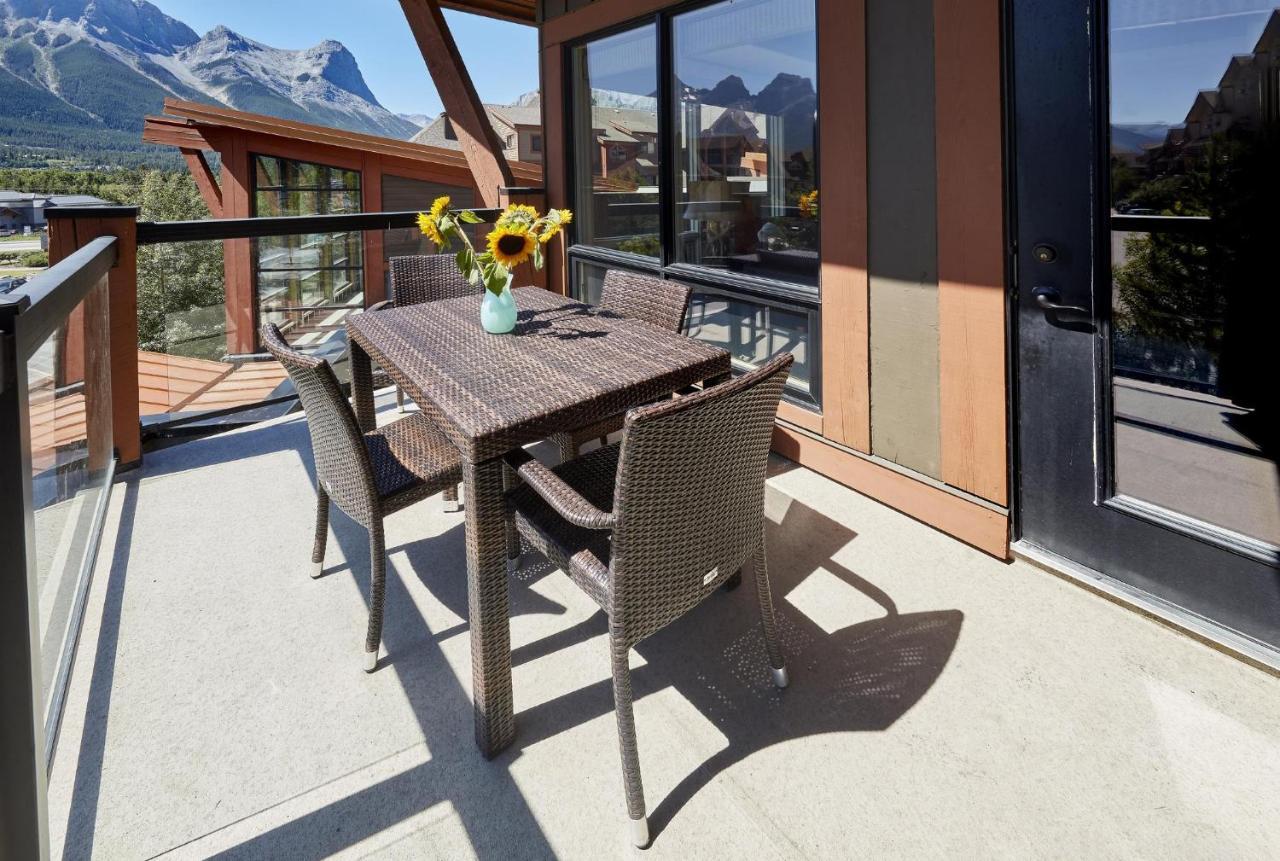Sunset Ridge - Luxurious Corner Condo - Spectacular Mt Views With Open Pool! Canmore Exteriér fotografie