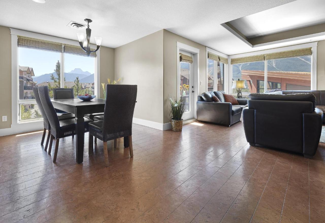 Sunset Ridge - Luxurious Corner Condo - Spectacular Mt Views With Open Pool! Canmore Exteriér fotografie