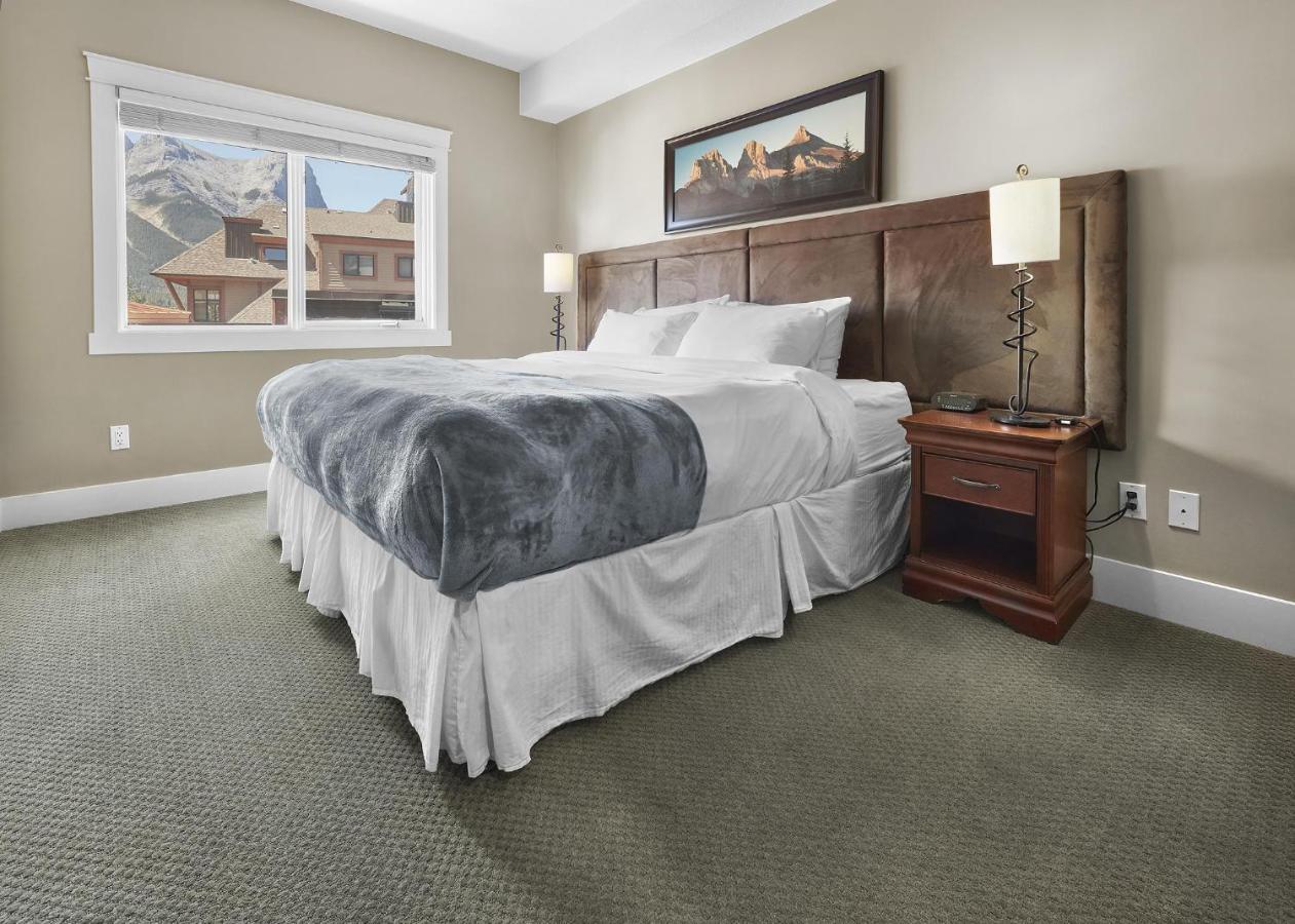 Sunset Ridge - Luxurious Corner Condo - Spectacular Mt Views With Open Pool! Canmore Exteriér fotografie
