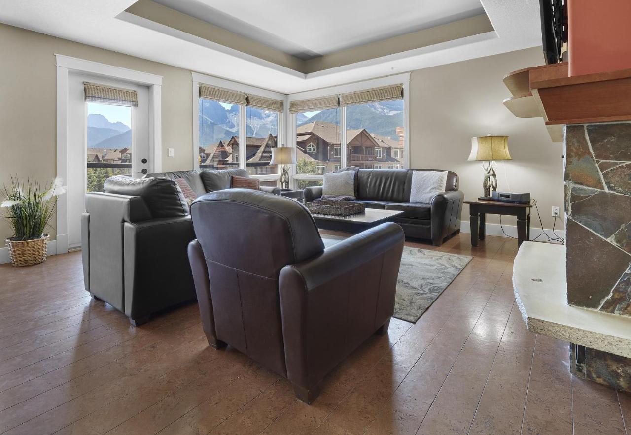Sunset Ridge - Luxurious Corner Condo - Spectacular Mt Views With Open Pool! Canmore Exteriér fotografie
