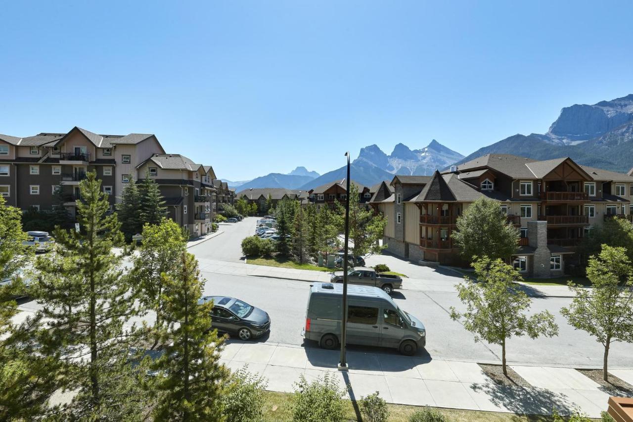 Sunset Ridge - Luxurious Corner Condo - Spectacular Mt Views With Open Pool! Canmore Exteriér fotografie